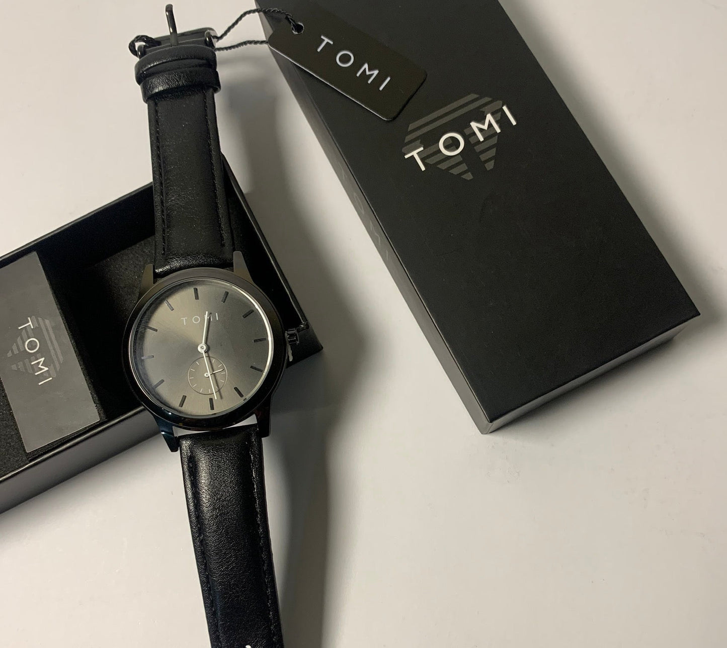 TOMI T-024 Magnet Lock Business Luxury Watch