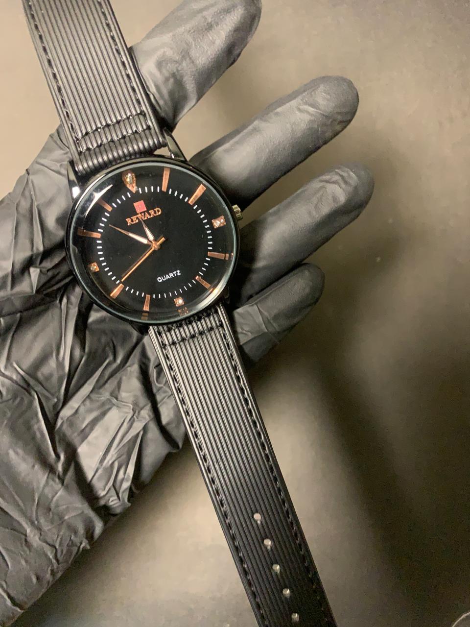 Reward Classic Black and Comfortable Fabric Strap Watch